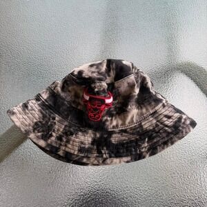 Mitchell & Ness Chicago Bulls Tie Dye Bucket Hat L/XL NBA Hardwood Classics